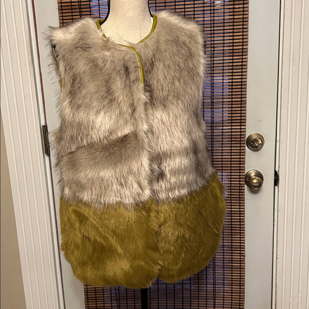 Dylan Los Angeles Faux Fur Snap Vest GrayGreen Two Tone Color Block Size SM NWT